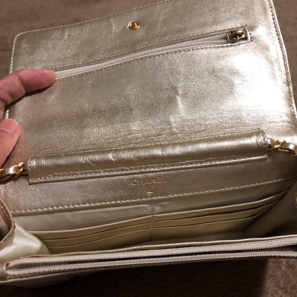 TODAY ONLY:AUTHENTIC CHANEL WOC GOLD FABRIC - Tear bottom inside - Picture 8 of 16
